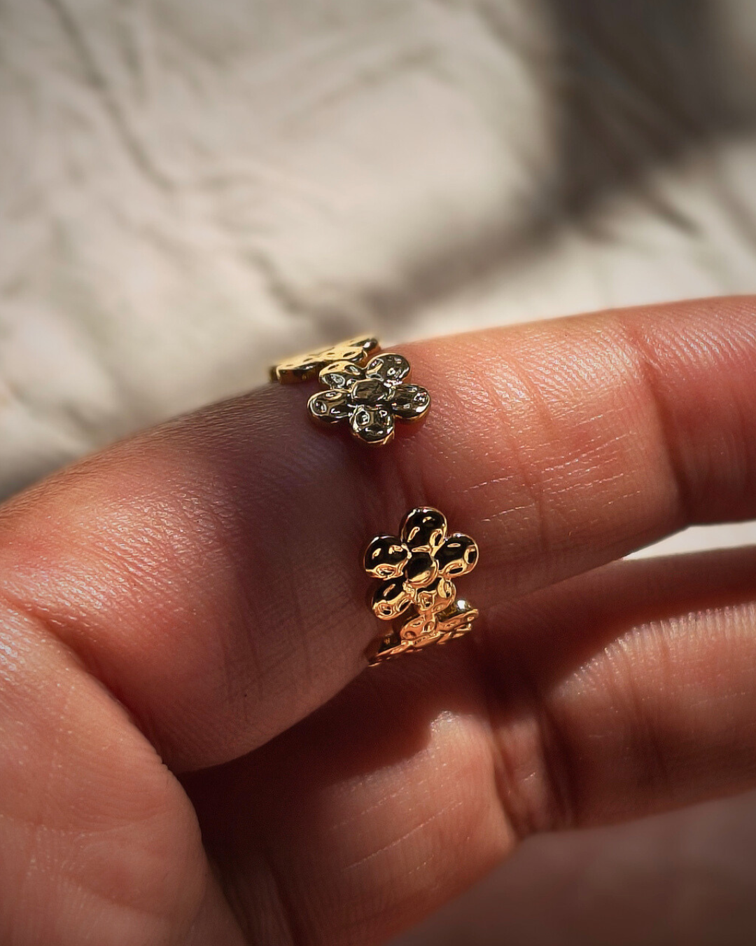 Minimalist gold flower ring with adjustable size